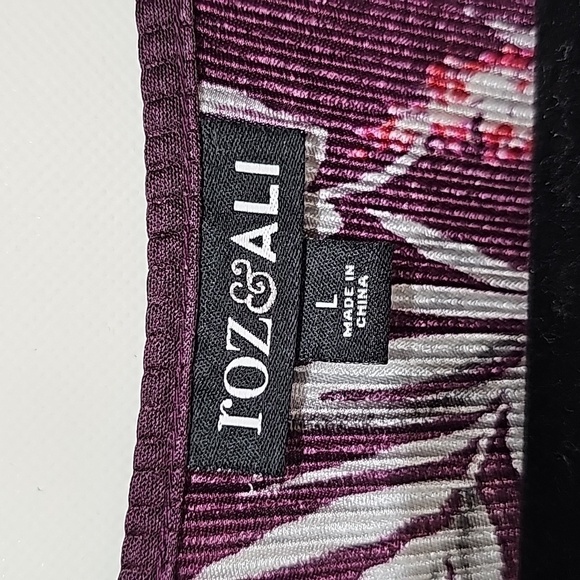 Dress Barn fortuny pleat, cold shoulder, floral blouse - Picture 4 of 7